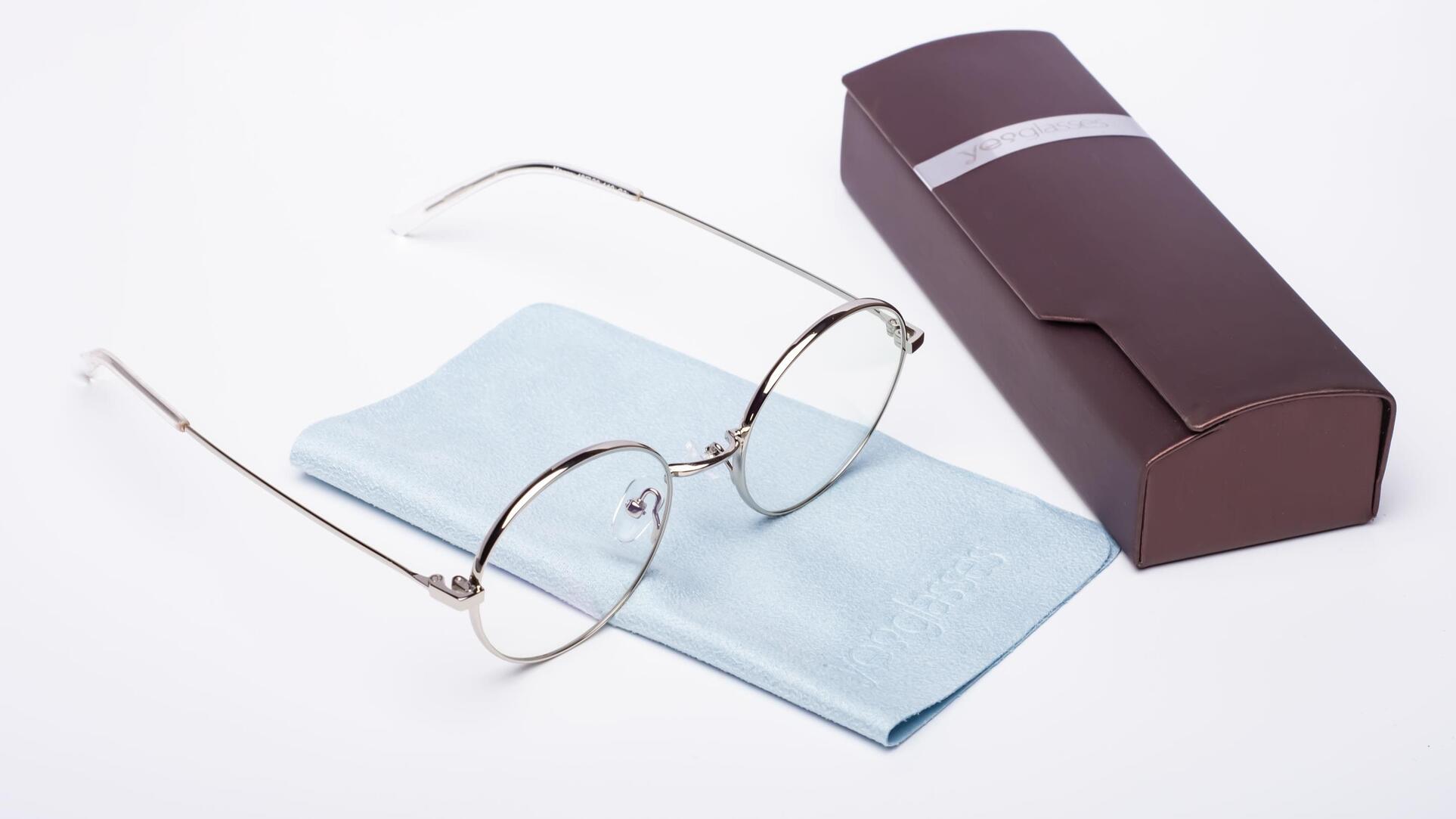The best cloth for cleaning glasses is a microfibre cloth