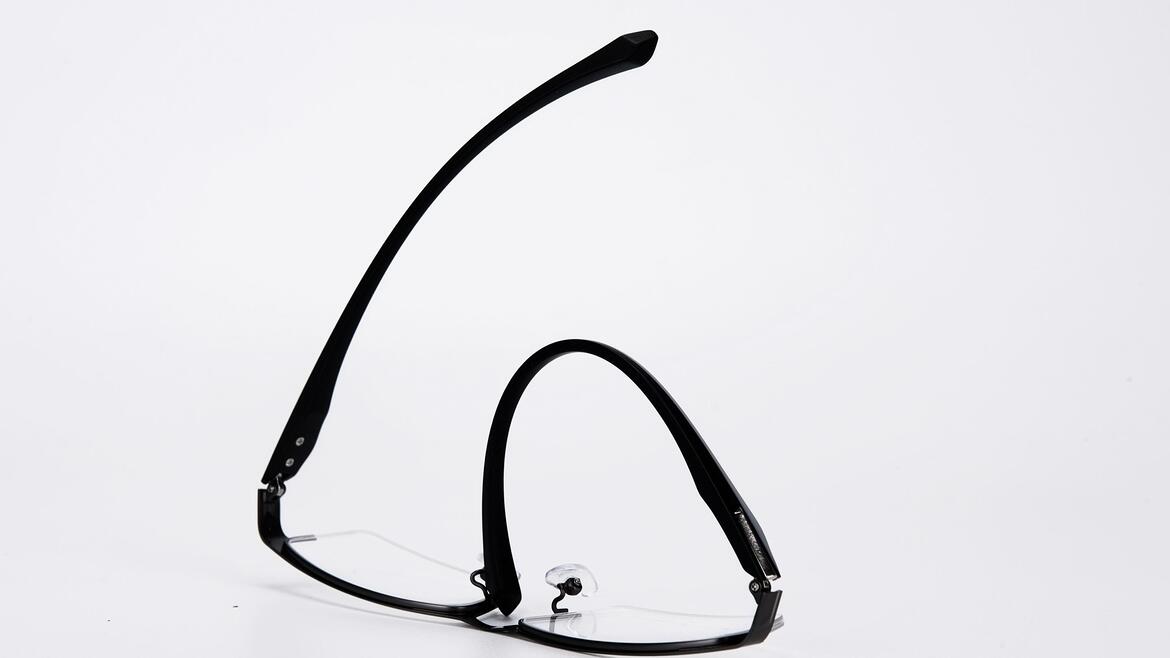Why You Should Choose Titanium Frames for Your Glasses Yesglasses