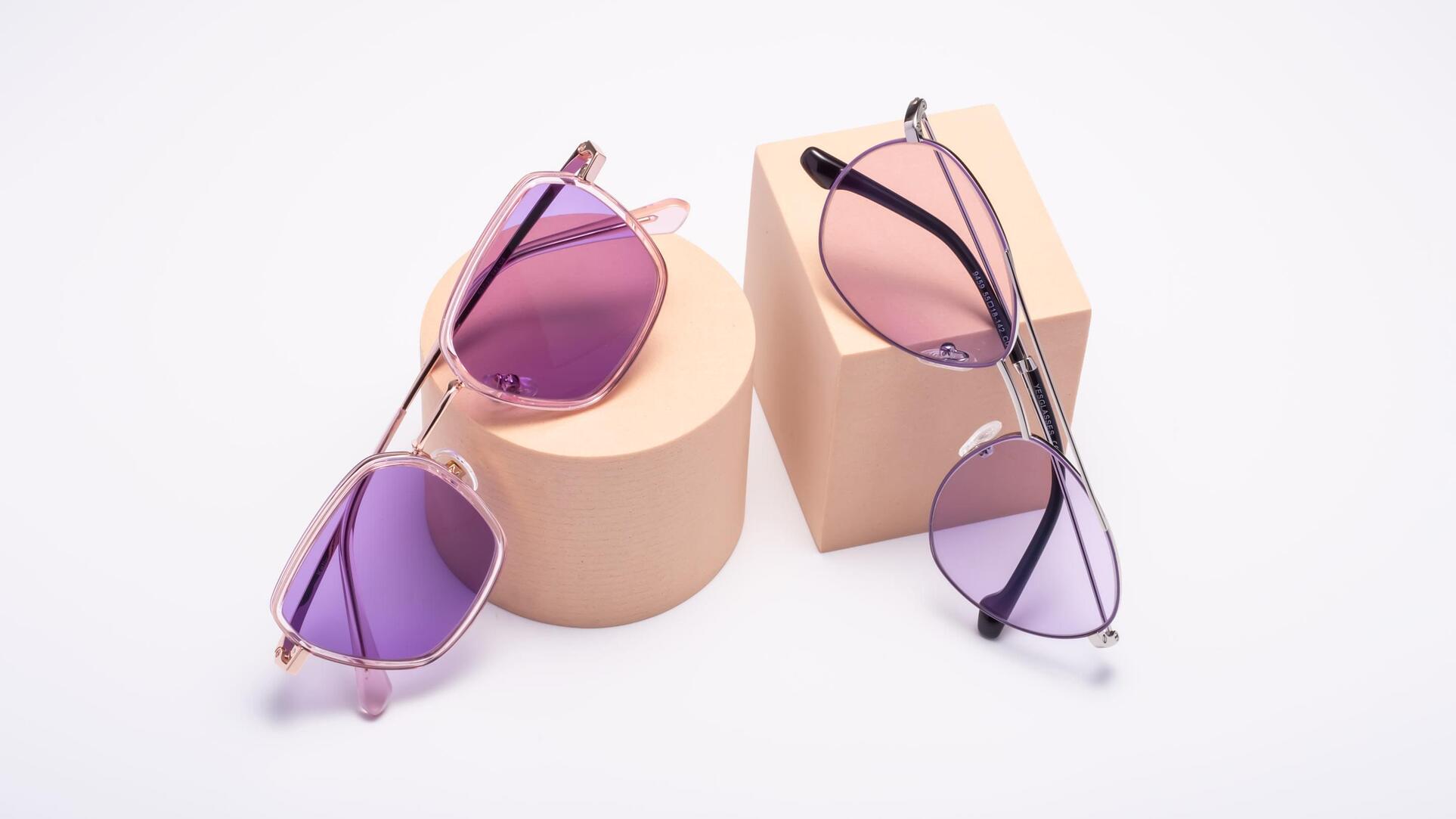 The color purple enhances contours of objects, improves color perception, and reduces glare
