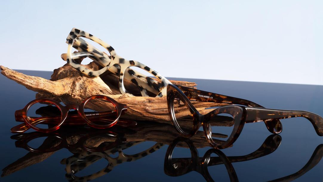 tortoiseshell glasses