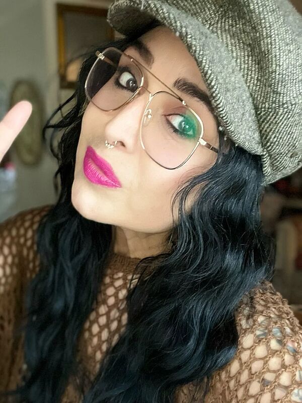 Customer review of Merry by Riss F.