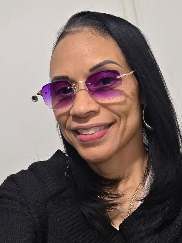 Customer review of Leslie by Alisha M.