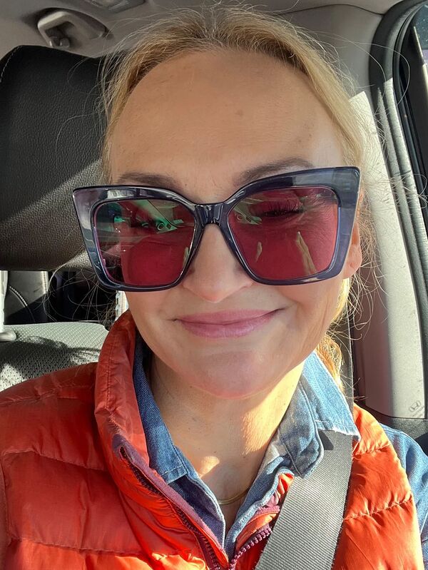 Customer review of Hagen by Suzanne X.