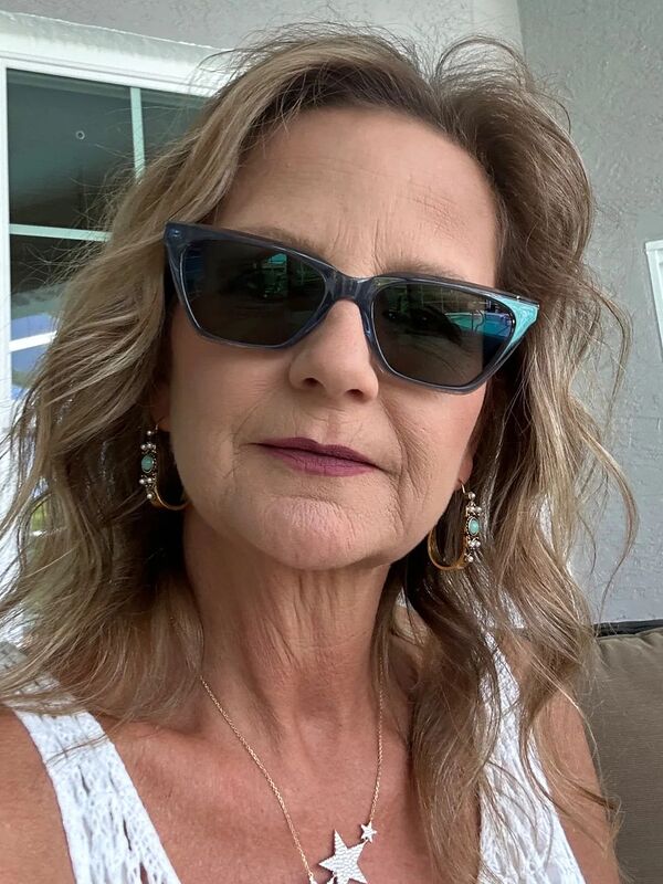 Customer review of Discolor by Veronica J.