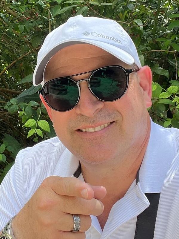 Customer review of Louis by Elix M. V.