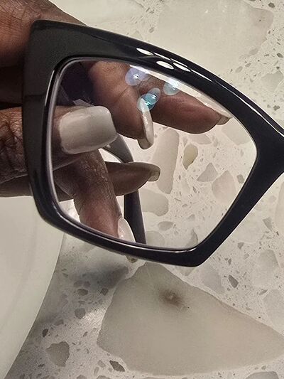 Customer review of Wayar by Angela B. W.