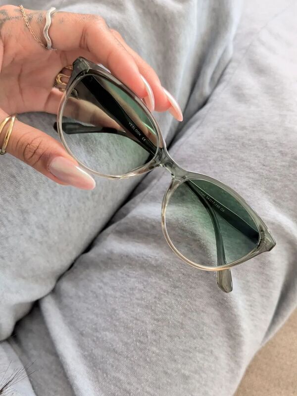 Customer review of Hickman by Theia Z.